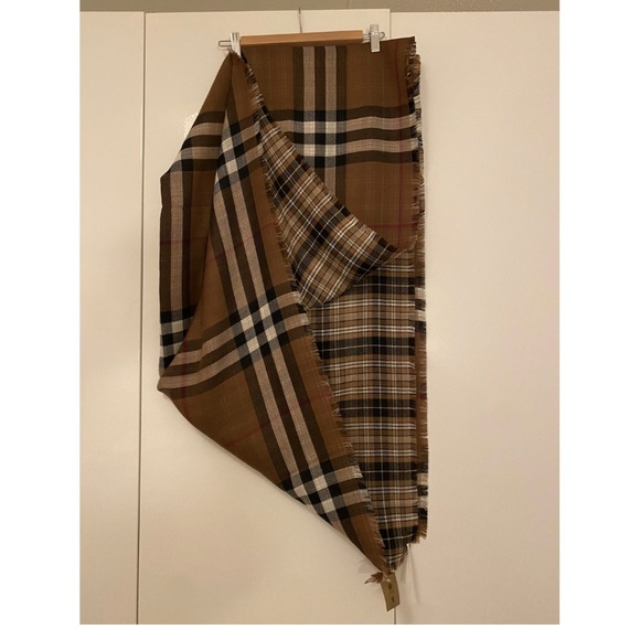 BURBERRY Cashmere Scarf - NEW - Picture 1 of 9